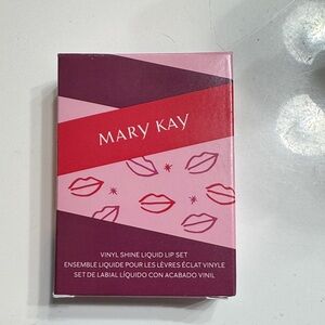 Mary Kay Vinyl Shine Liquid Lip Set - Luminous Red & Vivid Berry